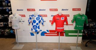 Image de l'article La Vuelta présente ses maillots de leader pour l’édition 2022