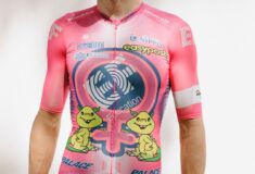 Image de l'article EF Education – Easypost, Palace et Rapha présentent un maillot unique pour le Tour de France 2022