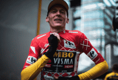 Image de l'article Pourquoi le maillot de leader de la Vuelta est-il rouge ?